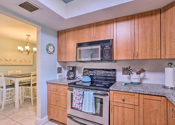 Jensen Beach Home With Pool Access Less Than 1 Mi To Beach!